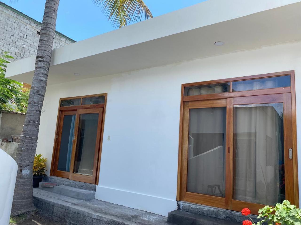 Penguin House Puerto Villamil Exterior foto